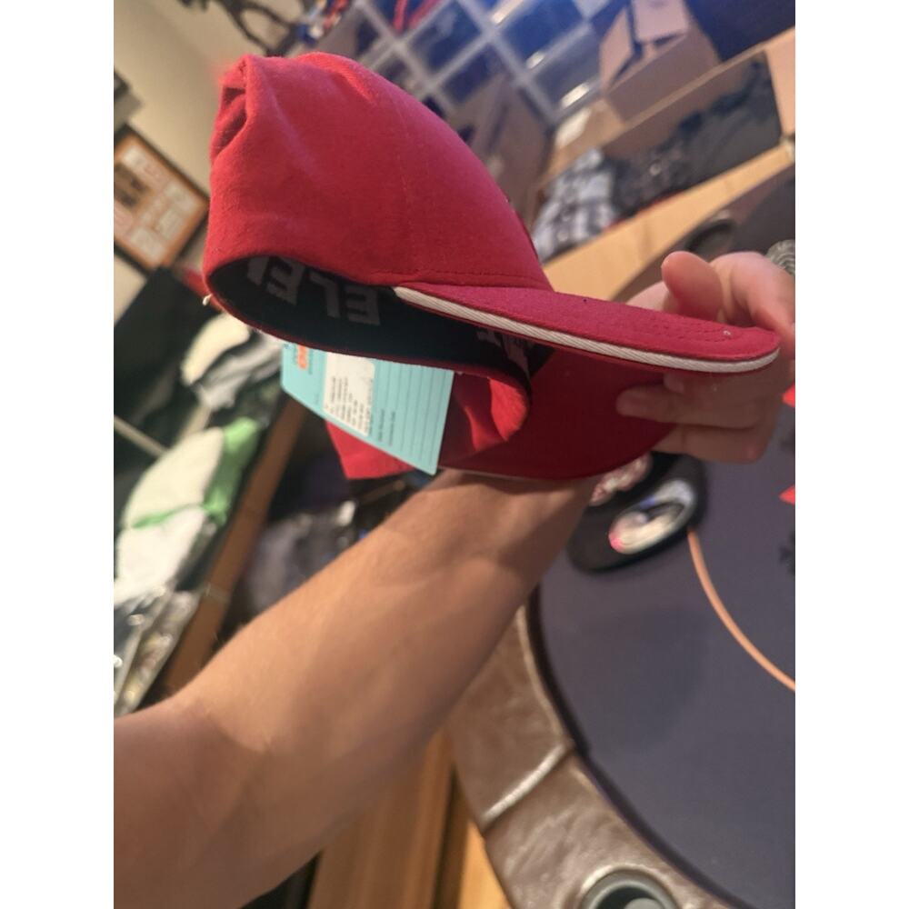 Red SnapBack Elements - Picture 4 of 5